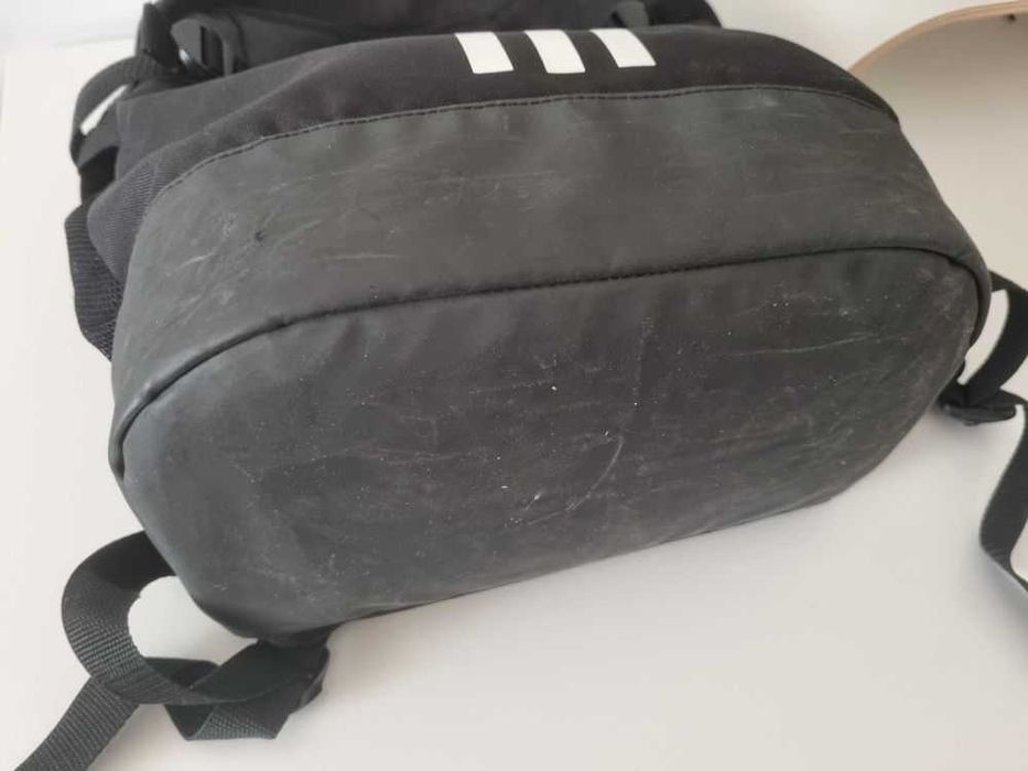 Mochila Adidas usada