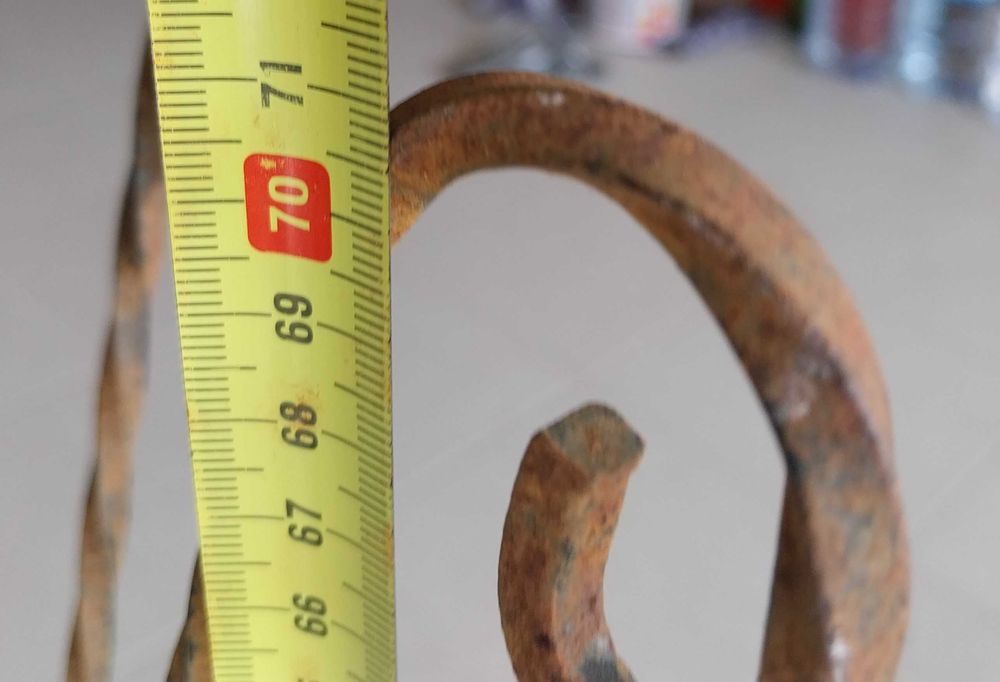 Suporte de ferro para vaso antigo