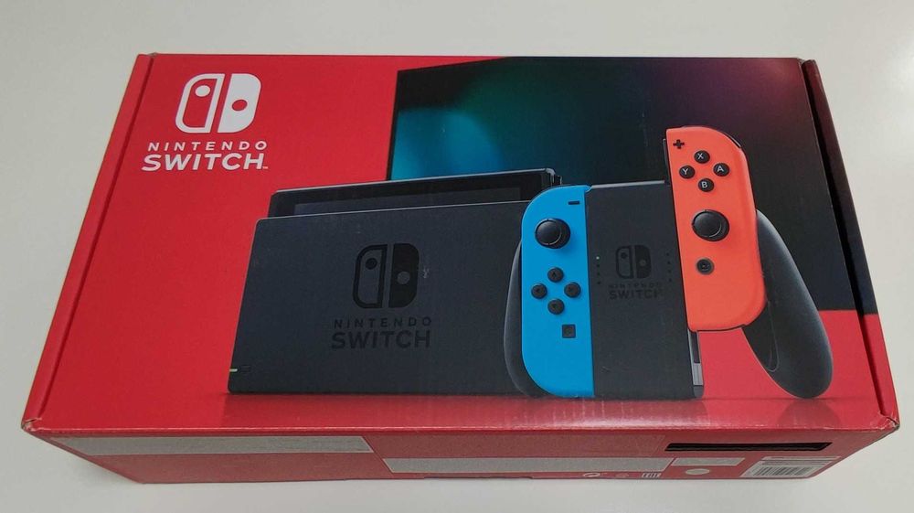 Nintendo Switch + Case