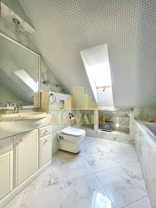 Продаж будинку на Оболоні, Оболонська набережна, метро Героїв Дніпра