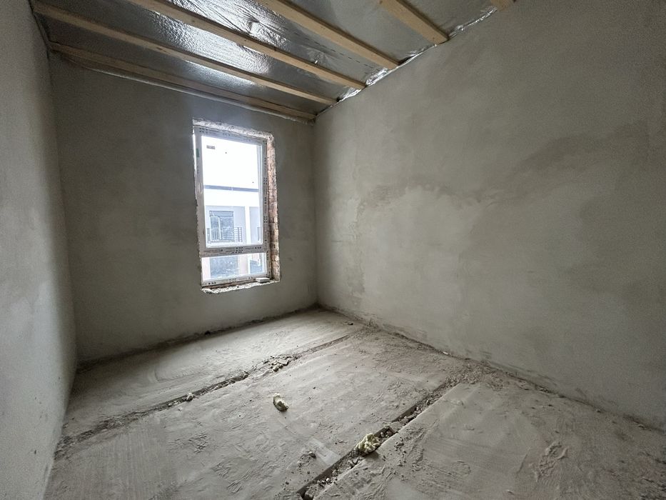 Таунхаус з гаражем Готовий до ремонту.Підведені всі комунікації