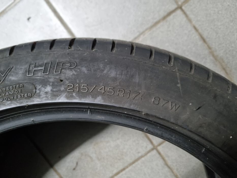 2 pneus Michelin: Primacy 3 e Primacy HP 215/45R17