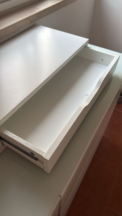 Estante com gavetas branco