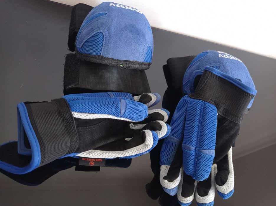 Luvas e joelheiras hóquei patins