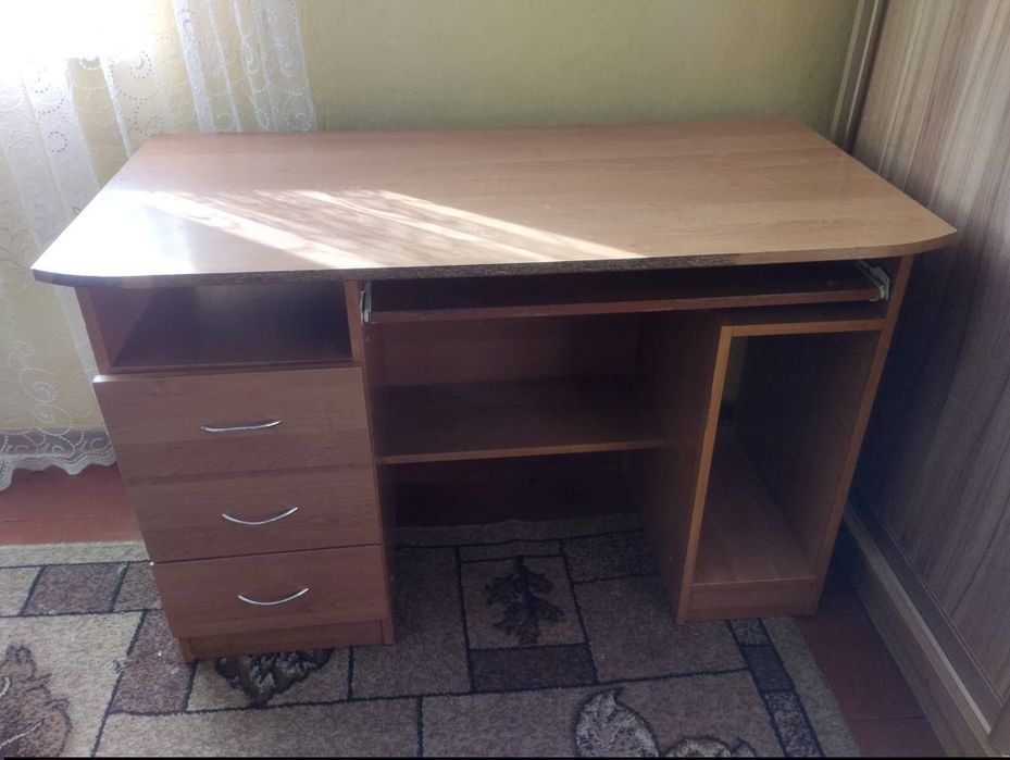 Компютерний стіл