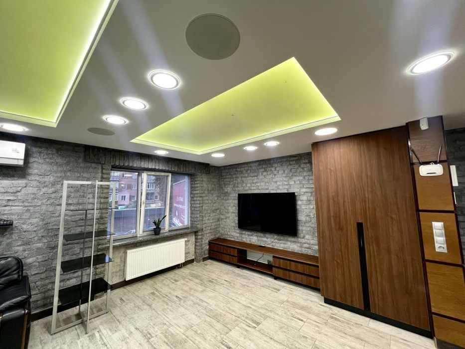 Оренда великої студії в центрі, вул. Смілянська 40