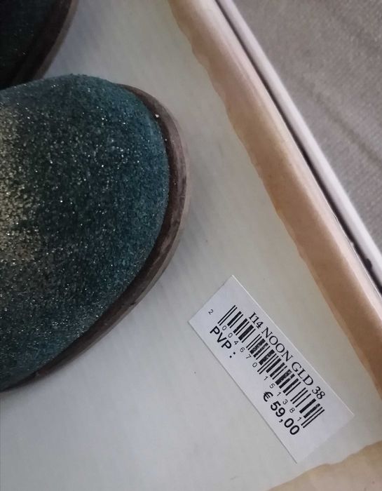 Botins dourados rasos da Coolway