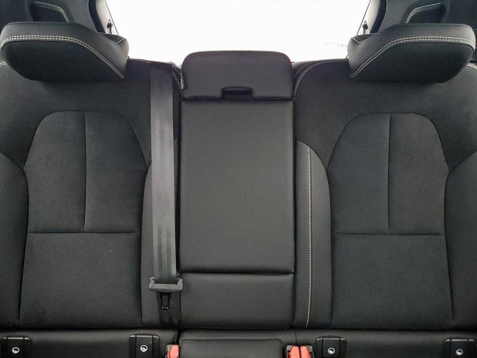 Volvo XC40 Recharge Pure P8 Vin code YV4ED3UB2N2711991 він код