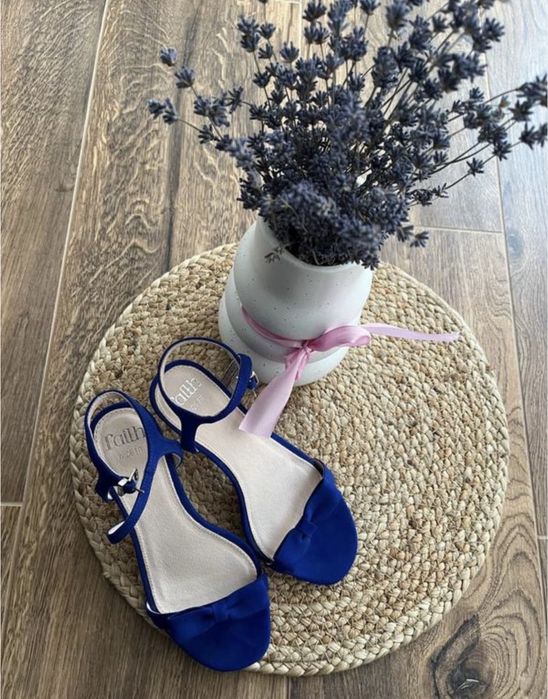 Босоніжки з бантиком на підборах