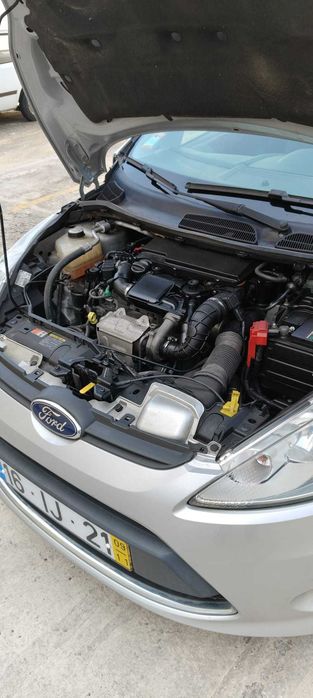 Ford Fiesta cinzento  a diesel de 2009 de propriedade  particular.