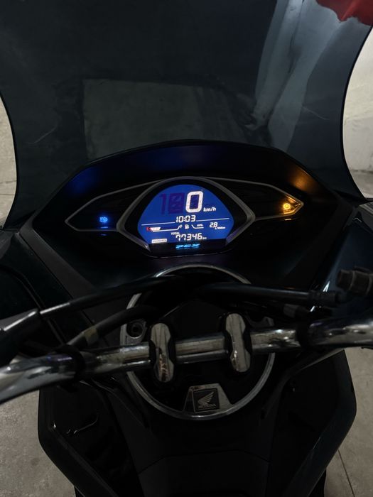 Honda pcx  125.