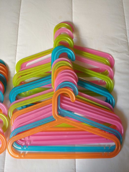 Cabides Plástico - 30 Unidades