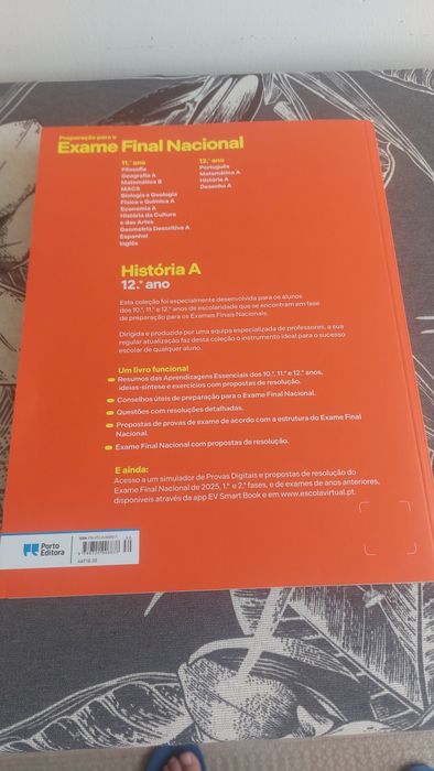 Vendo livros de preparação para exames nacionais 11° e 12° Ano (história /português/filosofia)