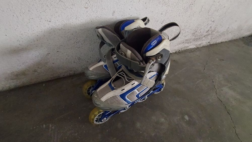 Vendo 2 pares de patins em linha bom estado