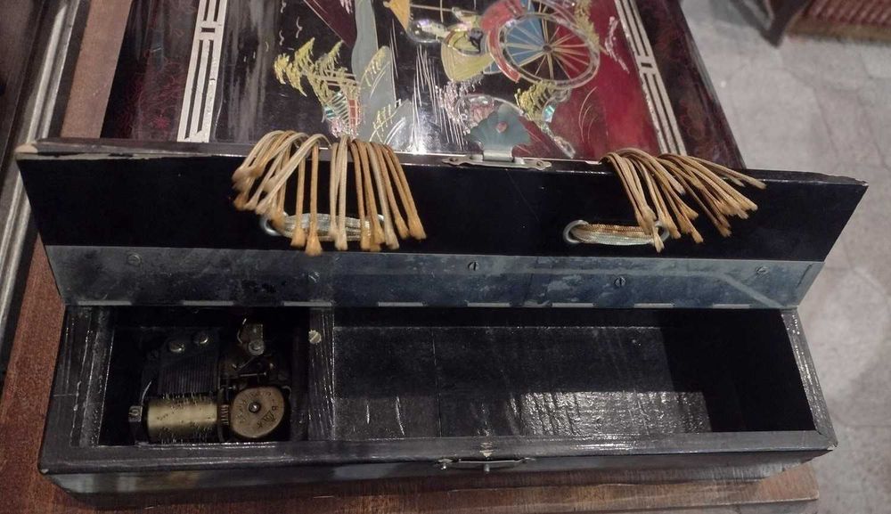 Caixa de música e álbum de fotos rara "Madrepérola"