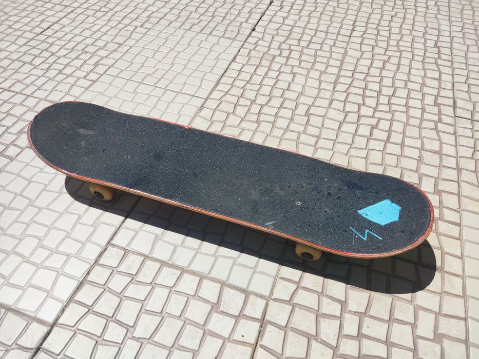 Skate Completo BDSKATECO (Edição Holográfica) – Pronto a Andar!