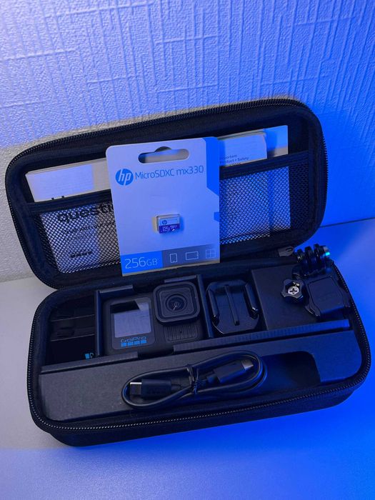 Екшн-камера GoPro Hero 13 в коробці
