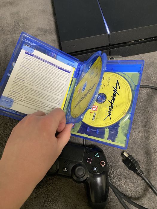 Продаю SONY PS 4