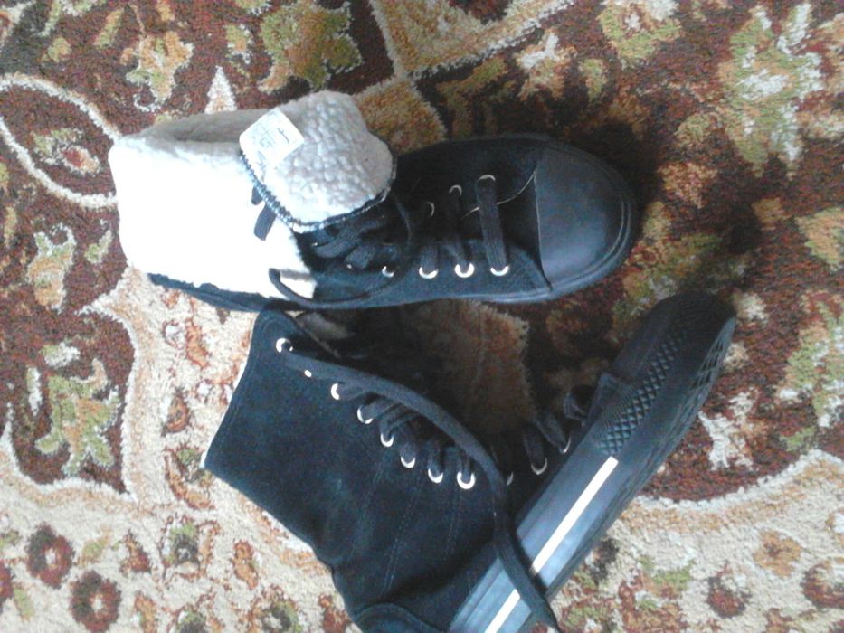 Trampki ocieplene roz 37i38 dł wk 23i24 cm