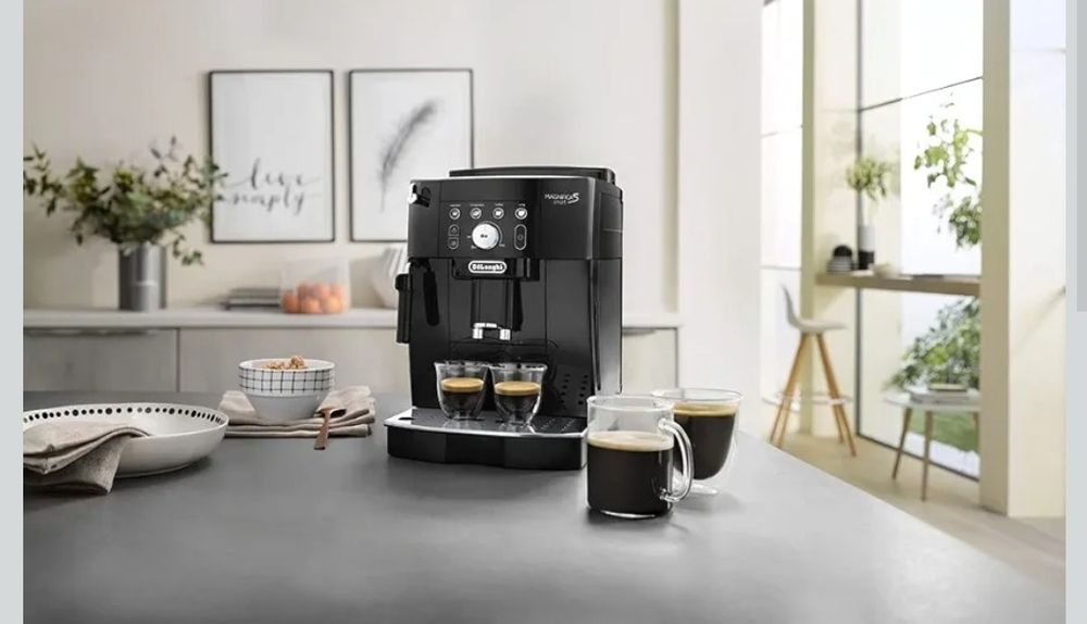 De'Longhi Magnifica S Smart ECAM 230.13.B Automatyczny ekspres do kawy z dyszą do spieniania mleka, do cappuccino, espresso i long