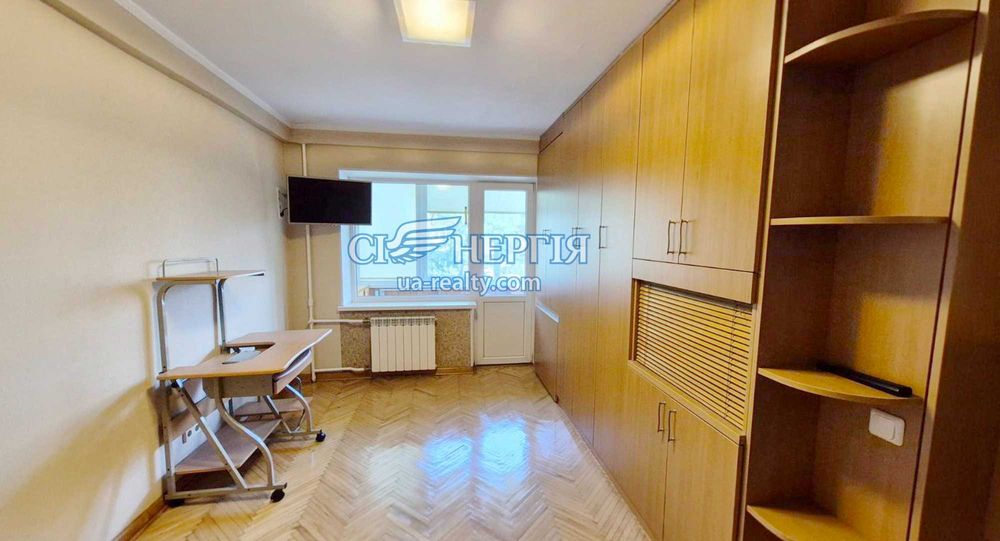1-кім Каунаська, 10 Дарницька площа