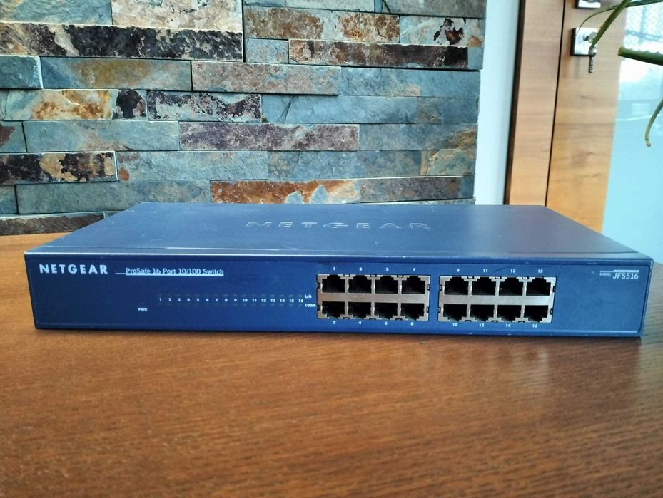 Switch Netgear JFS516 100 Mb/s, 16 portów