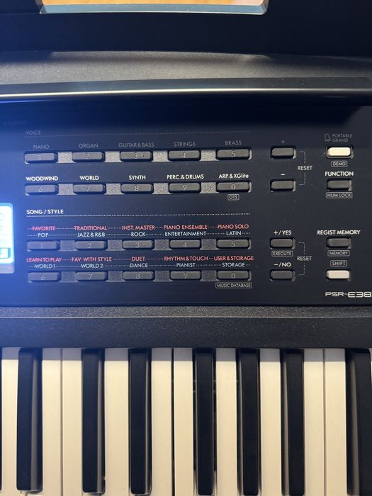 Teclado Yamaha PSR-E383