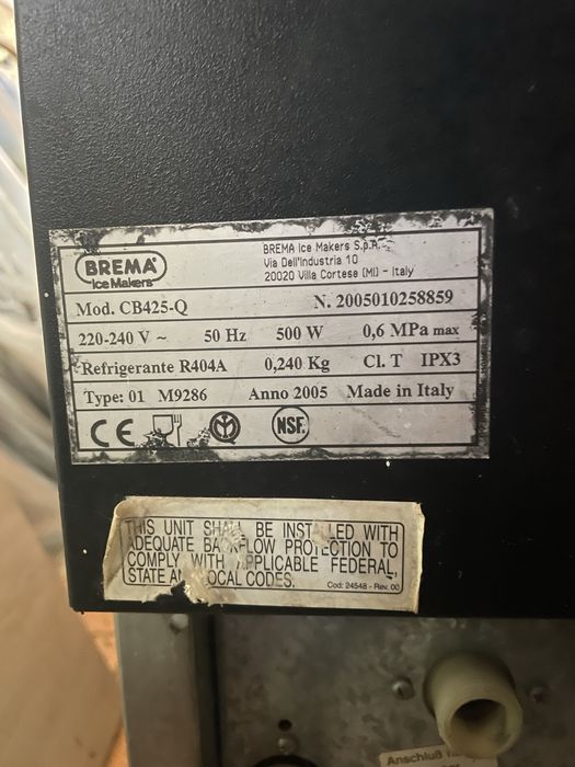 Vendo Maquina de fazer gelo toda a funcionar a 100% foi a bomba de agu