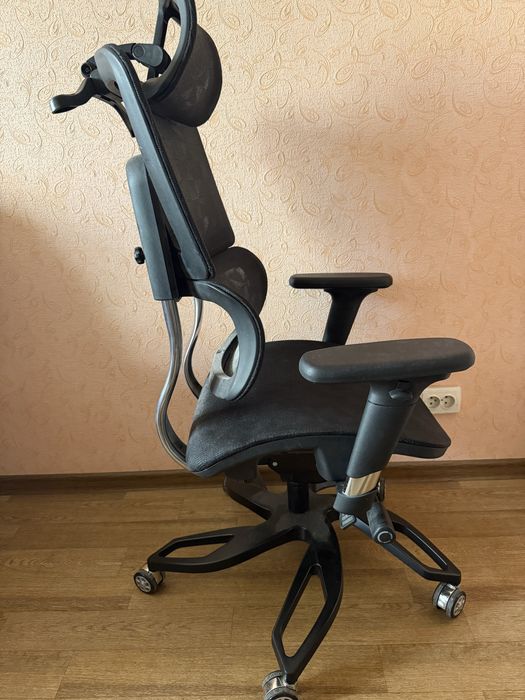 Эргономичное офисное кресло GT RACER B-526 Black