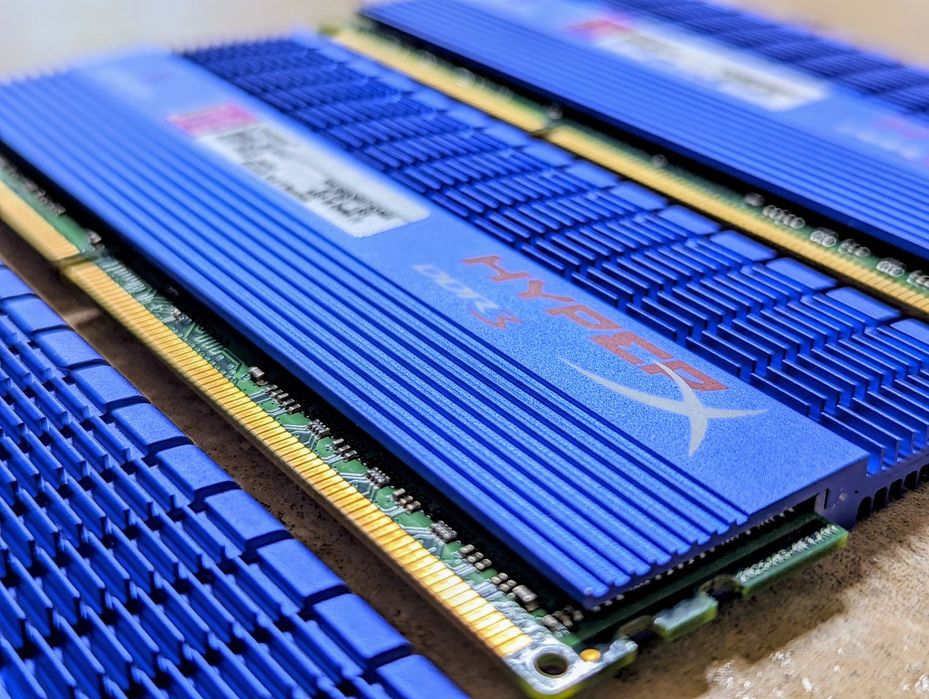 Оперативна пам'ять Kingston HyperX DDR3 6GB (3x2GB) 1600MHz