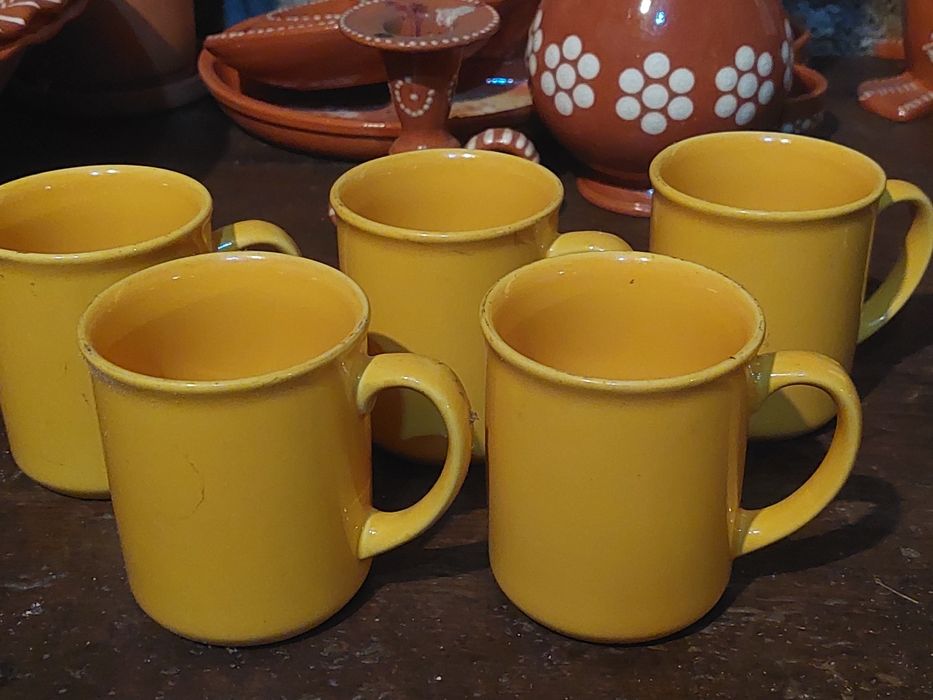 Canecas louça  amarelas