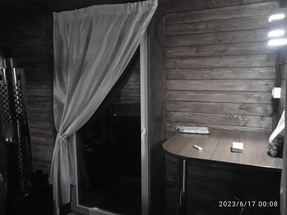 Подобово та погодинно здається  квартира 3-х кімнатна