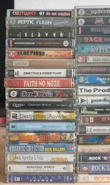Аудіокасети рок гуртів та поп виконавців