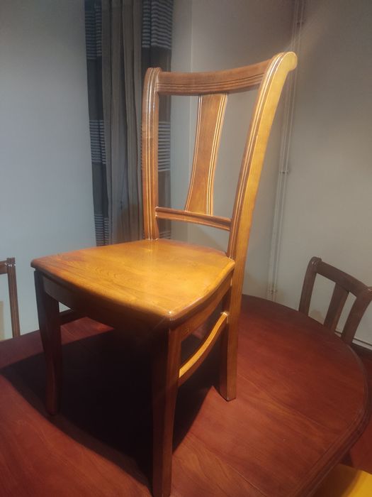 Vendo mesa e cadeiras