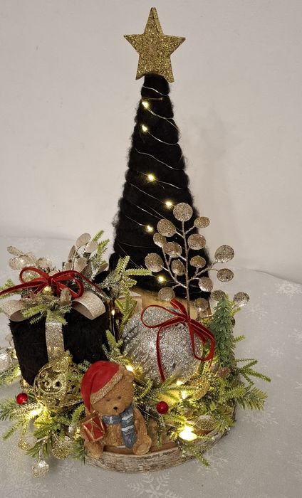 Stroik świąteczny na plastrze drewna