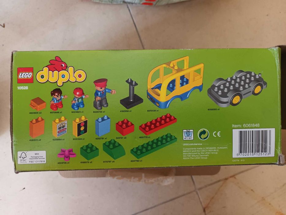 Duplo Schoolbus e paragem de autocarro - 10528