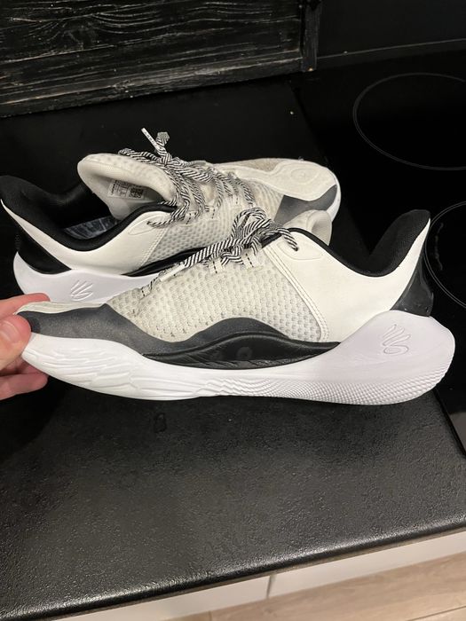 Undrer Armour Curry 11 Bruce Lee Wind