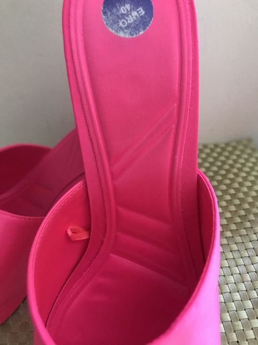 Obłędne satynowe klapki Zara na platformie rozm. 40/41 - 26,9cm