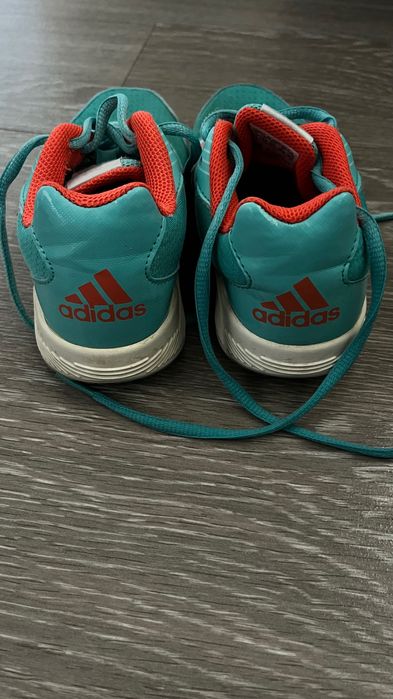 Продам кросівки на дівчинку