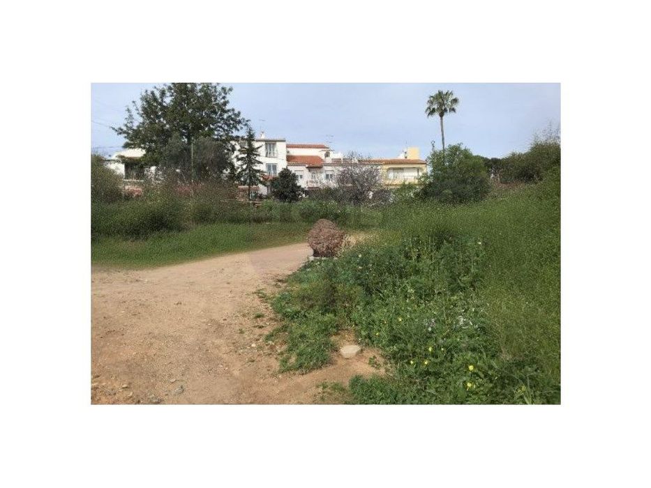 Oportunidade Única de Investimento em Ferragudo: Terreno com Projet...
