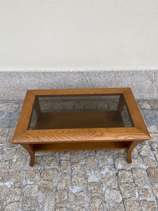Mesa de Centro em Madeira e Vidro – Nova/Nunca Usada – Muito Robusta