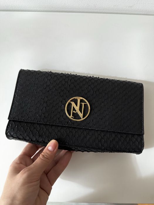 Clutch preta em pele Janiko