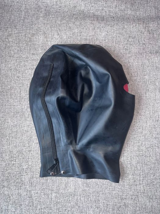 994/ Przebranie Sesja foto latex maska rurka usta oczy czarna lateks