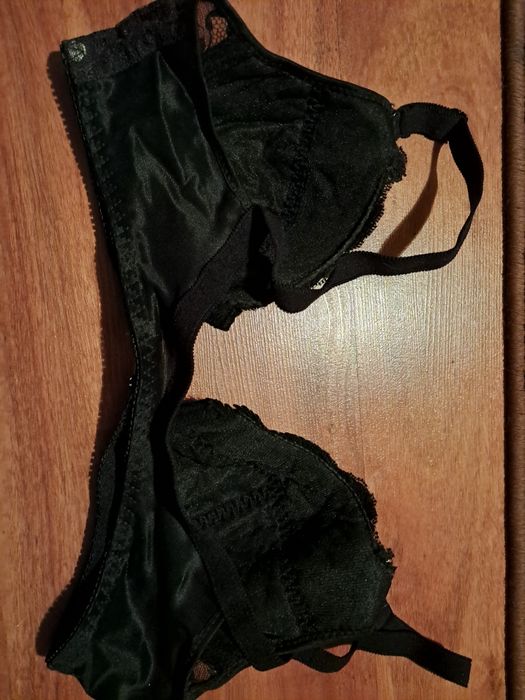 Zestaw 2 ozdobnych staników z aplikacją