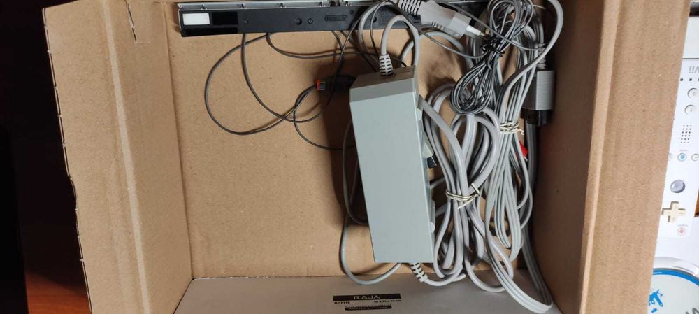 Wii + 2 comandos + Jogo Wii Resort