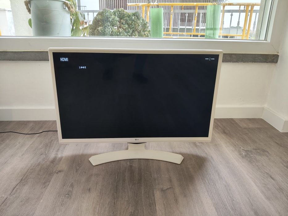 TV 28" LG + supporte de parede TV