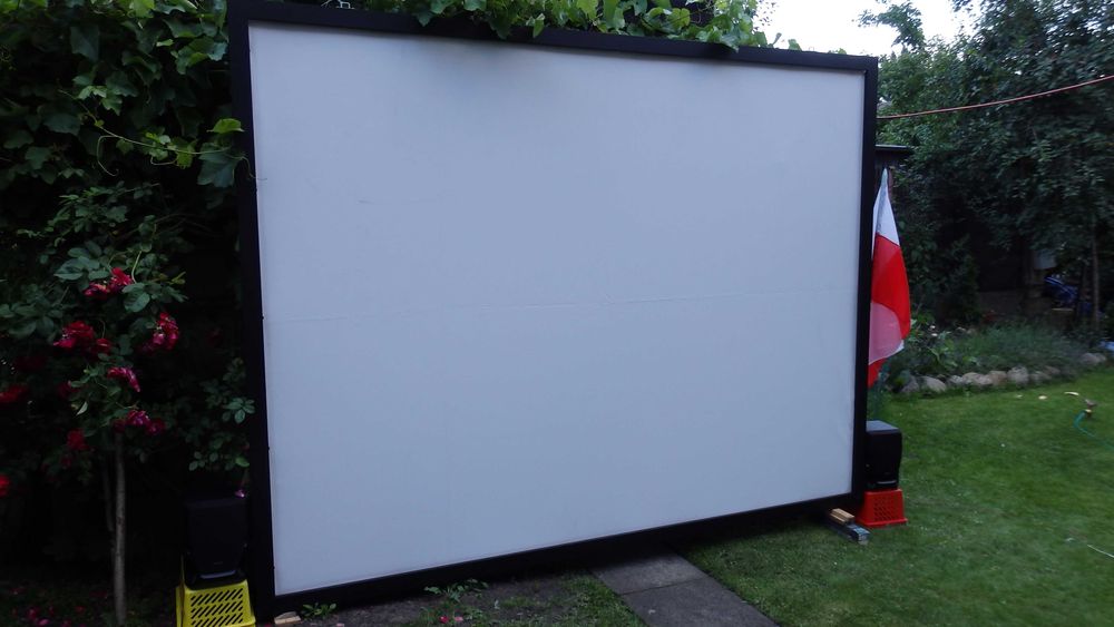 Ekran projekcyjny ramowy 314x237 cm.