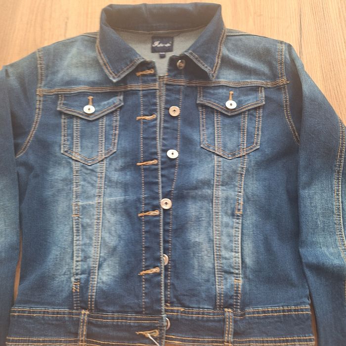 Kurtka jeansowa damska.