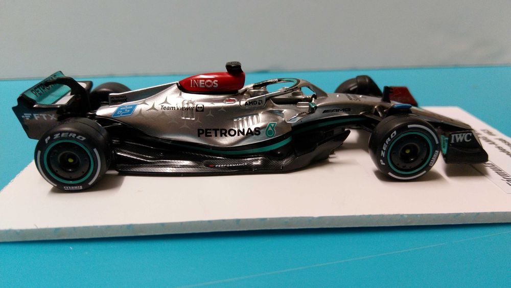 Mercedes - AMG W13 E Performance #63 Russell - Mundial Fórmula 1 2022 - Miniatura Bburago 1/43