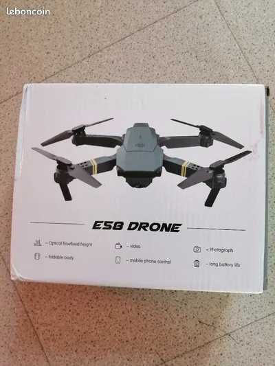 Dron latający ES8